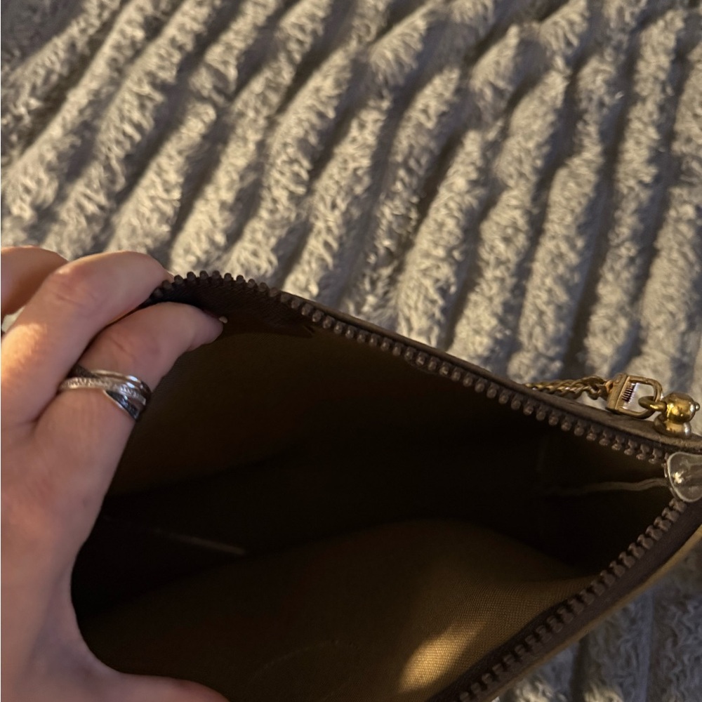 Gucci Cream Clutch with Geometric Pattern - Picture 2 of 10